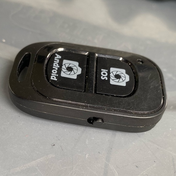 Bluetooth Wireless Camera Remote Shutter Release Button Android iOS Phone #5052 - Picture 3 of 3